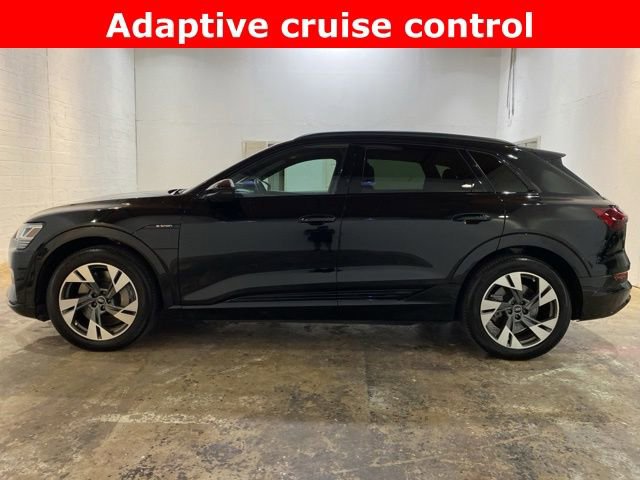Used 2022 Audi e-tron Premium w/ Convenience Plus Package AWD/4WD image 2