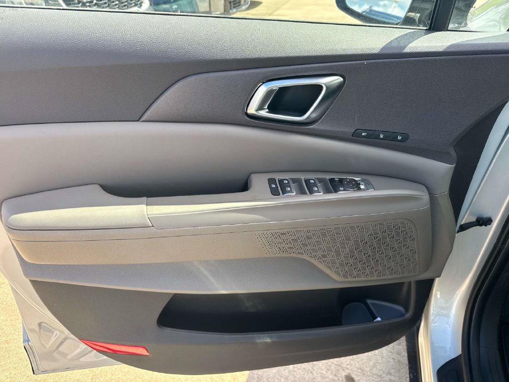 New 2026 Kia Carnival EX FWD image 22