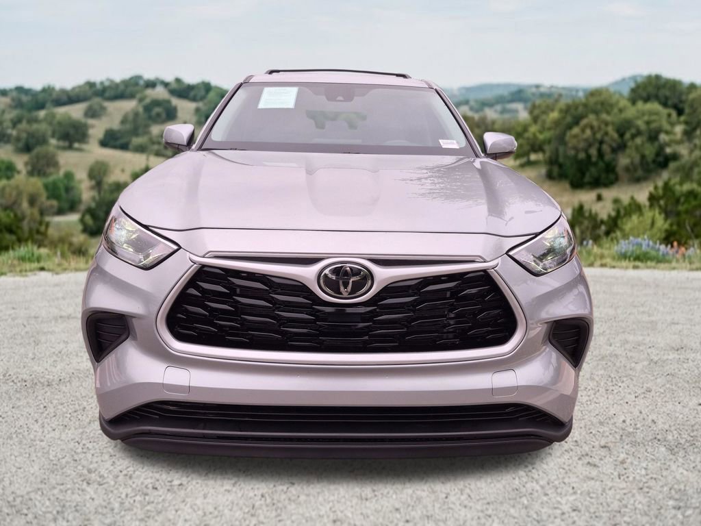 Used 2023 Toyota Highlander L FWD image 2