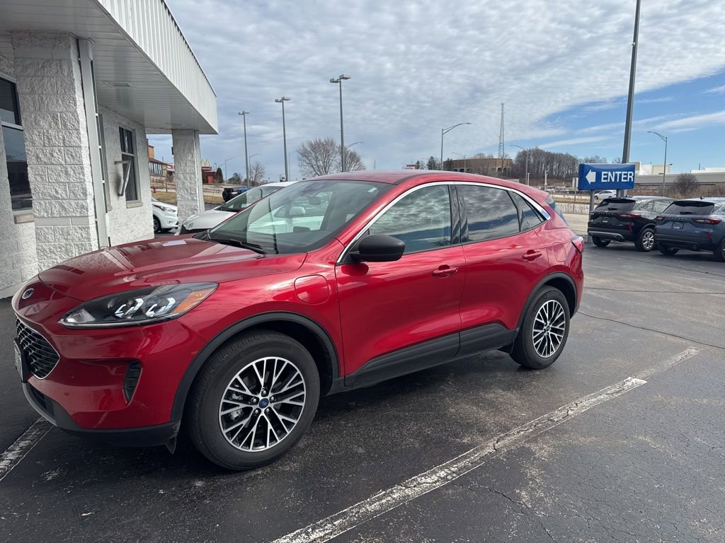 Used 2022 Ford Escape SE w/ Cold Weather Package image 2