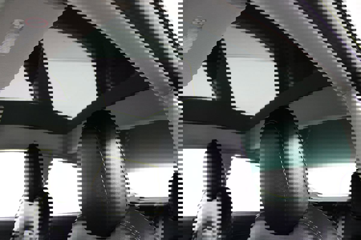 Used 2022 Tesla Model 3 Standard Range image 9