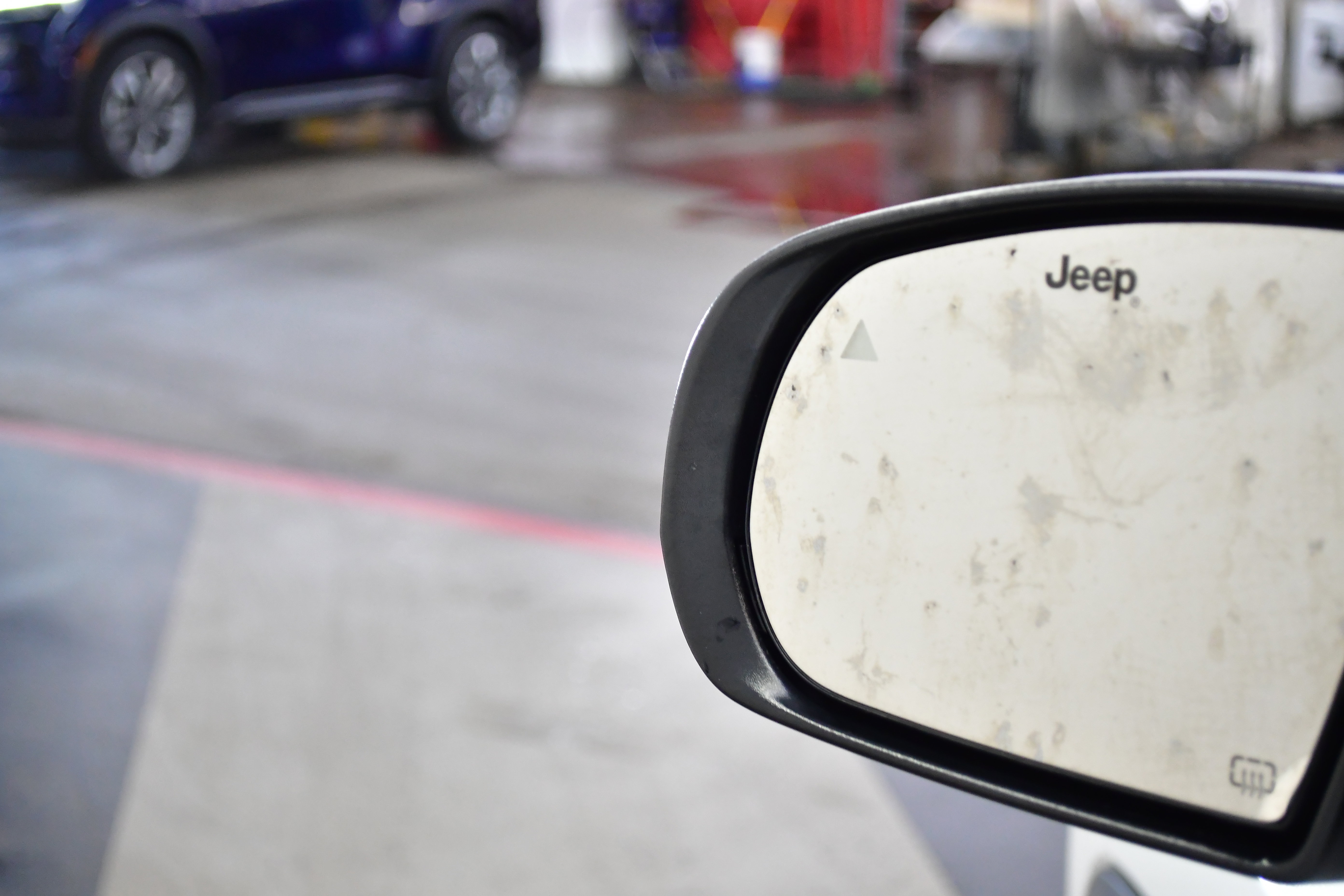 Used 2025 Jeep Compass Trailhawk AWD/4WD image 14