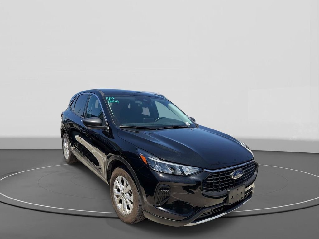 Used 2024 Ford Escape Active AWD/4WD image 3