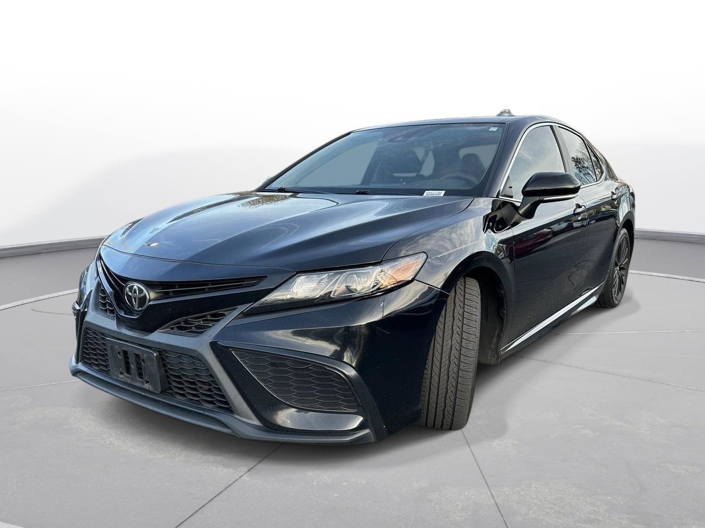 Used 2021 Toyota Camry SE video 2