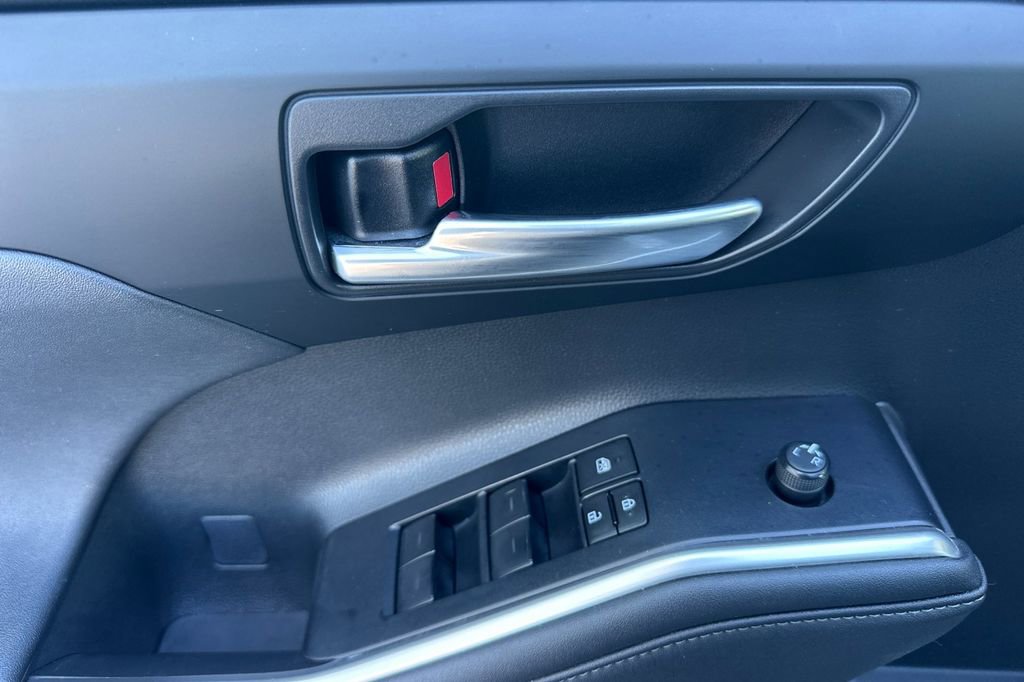 Used 2023 Toyota Highlander XLE w/ Protection Package #3 (TMS) image 11