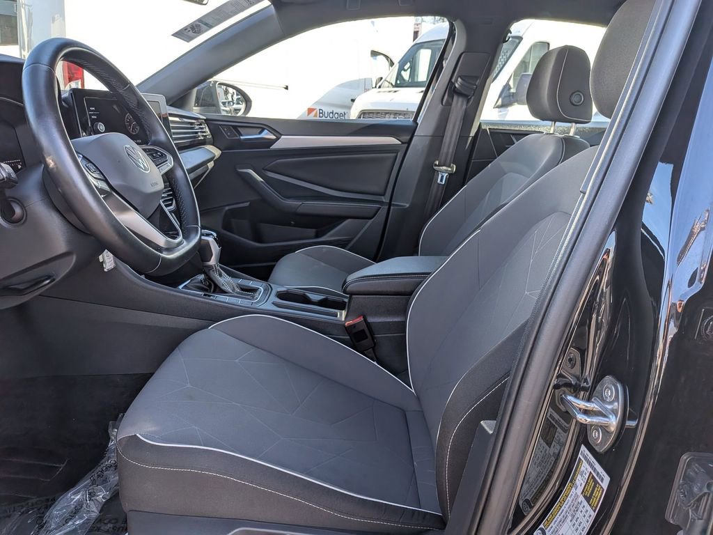 Used 2025 Volkswagen Jetta Sport image 15