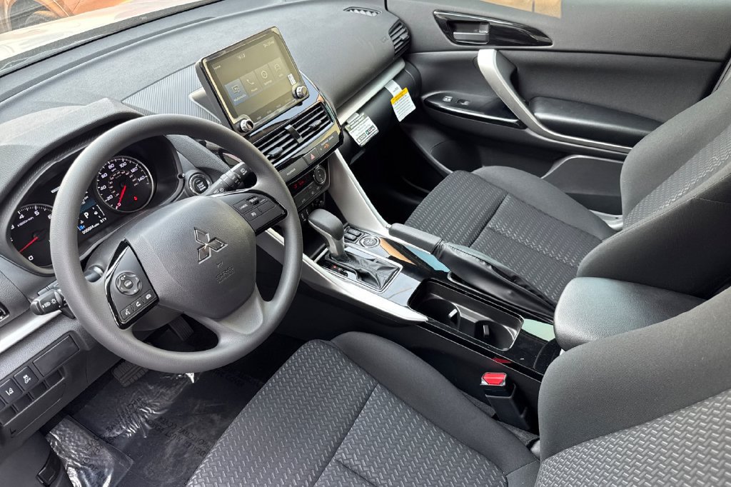 New 2026 Mitsubishi Eclipse Cross LE AWD/4WD image 4
