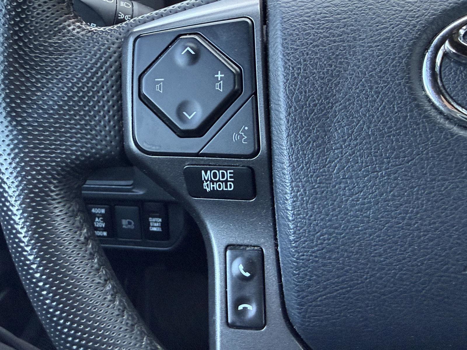 Used 2019 Toyota Tacoma TRD Off-Road w/ Technology Package AWD/4WD image 10