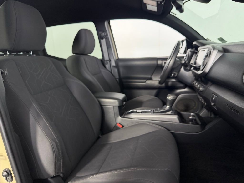 Used 2018 Toyota Tacoma TRD Sport AWD/4WD image 31