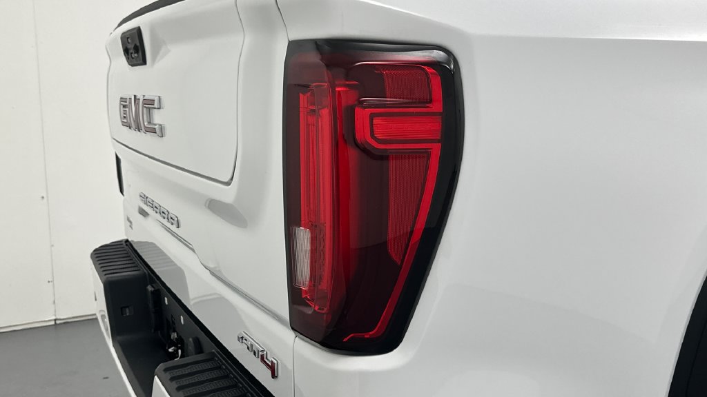 Used 2025 GMC Sierra 1500 AT4 w/ AT4 Premium Package AWD/4WD image 24