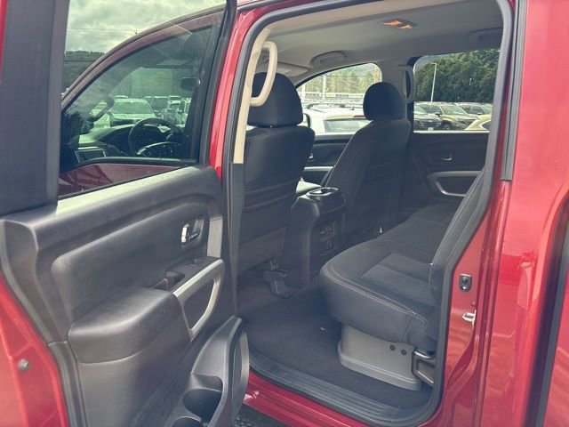 Used 2017 Nissan Titan SV image 15