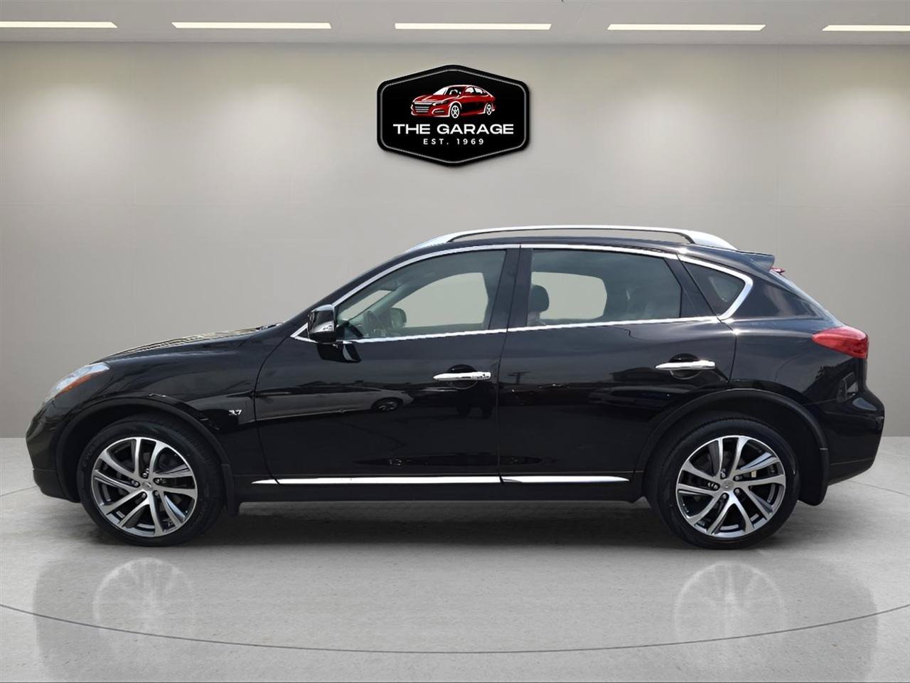 Used 2017 INFINITI QX50 AWD w/ Premium Plus Package image 3