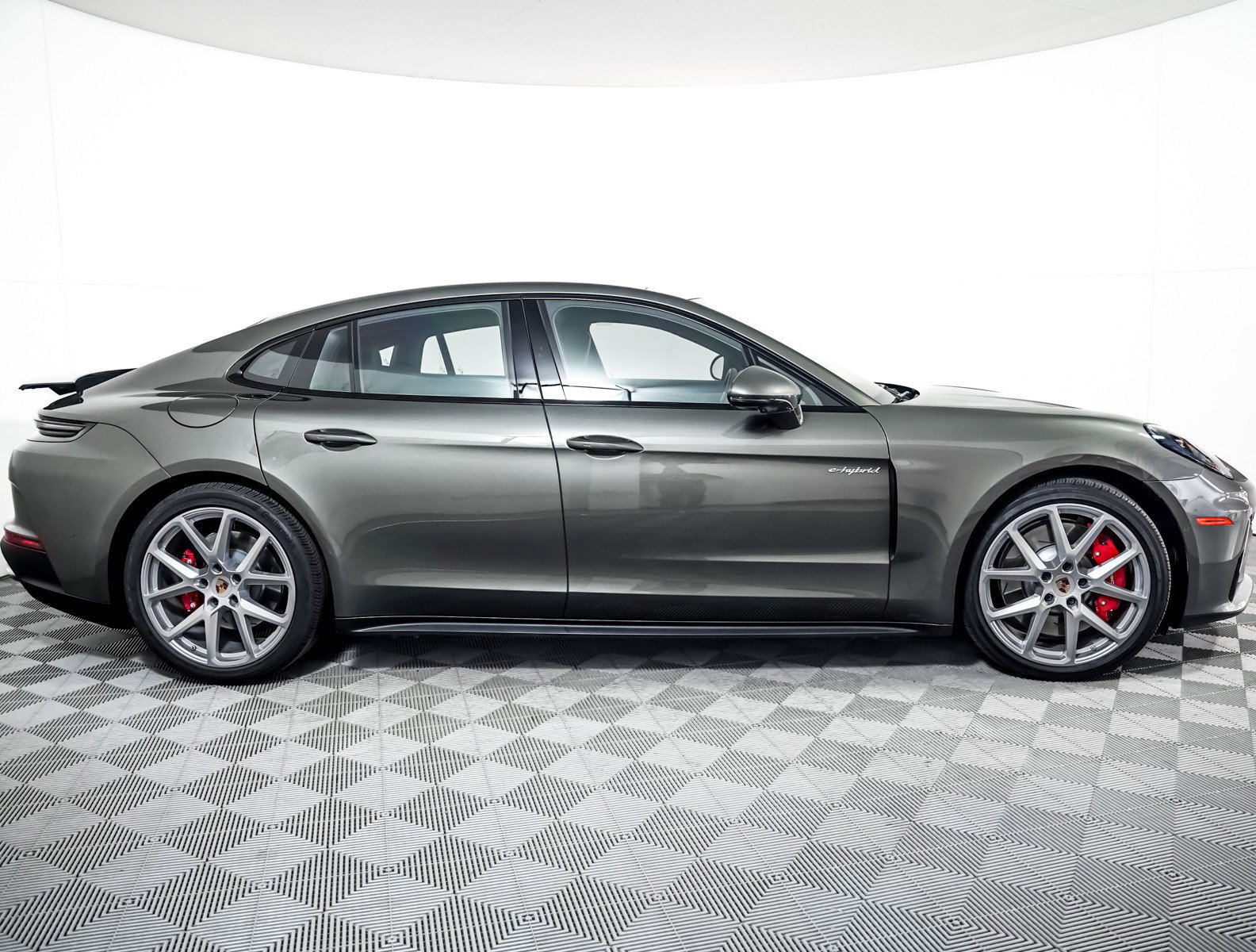 Certified 2025 Porsche Panamera 4S image 9
