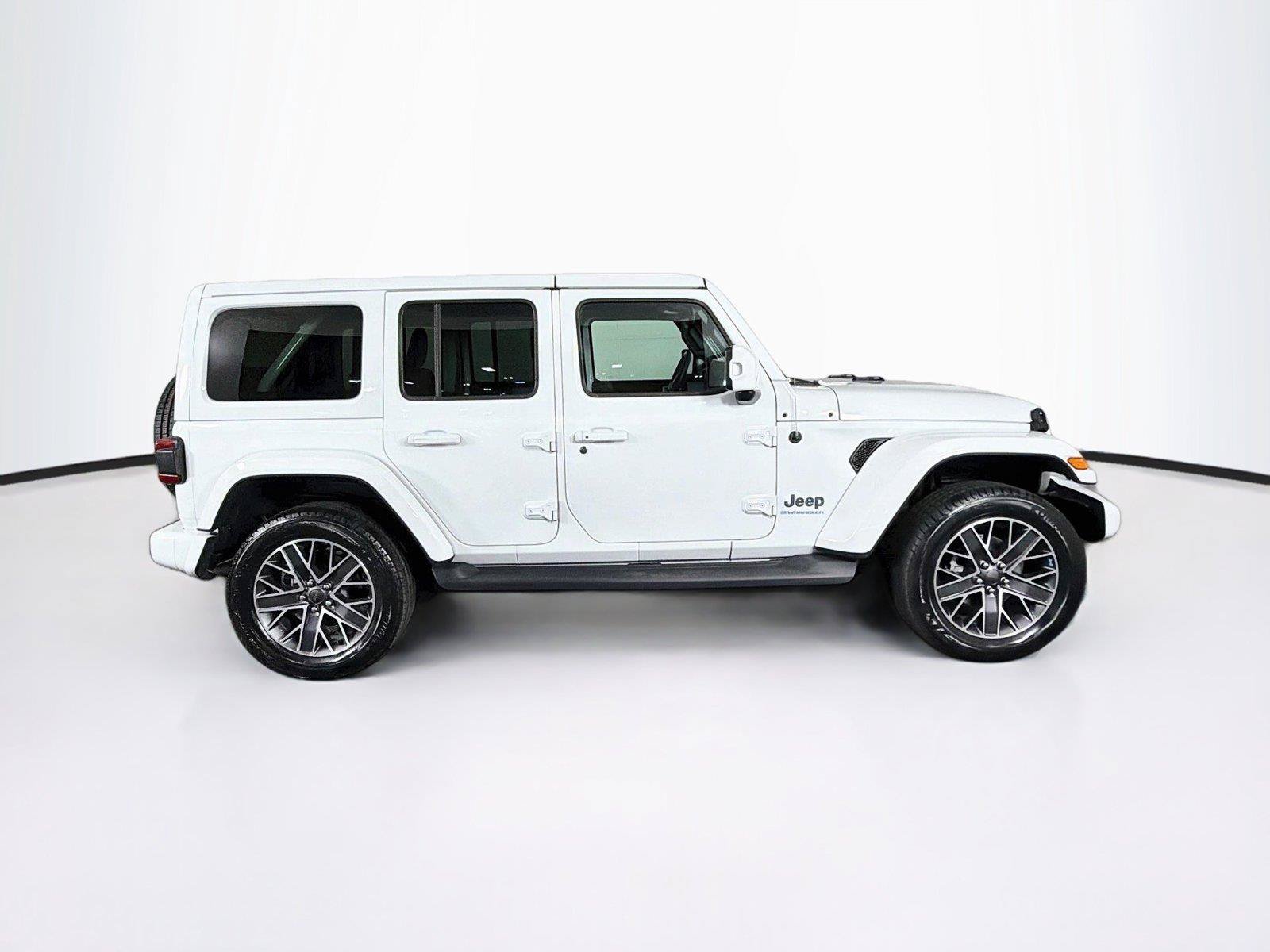 Used 2023 Jeep Wrangler Unlimited Sahara AWD/4WD image 12