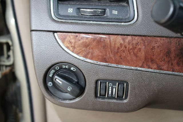 Used 2011 Chrysler Town & Country Touring w/ Security Group FWD image 18