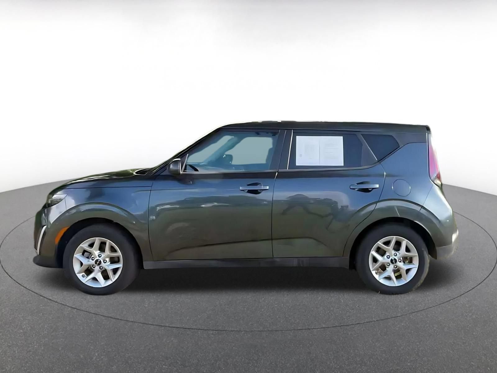 Used 2025 Kia Soul LX w/ LX Technology Package FWD image 8
