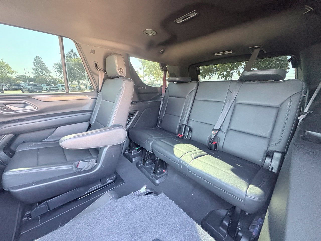 Used 2022 Chevrolet Tahoe Z71 w/ Luxury Package AWD/4WD image 8