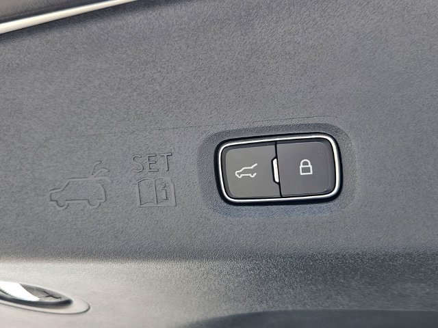 New 2027 Ford Expedition Platinum w/ Stealth Appearance Package AWD/4WD image 8