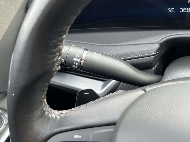 Used 2024 Cadillac XT4 Premium Luxury image 25