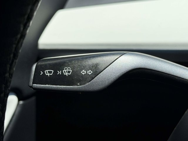 Used 2021 Tesla Model Y Long Range AWD/4WD image 24