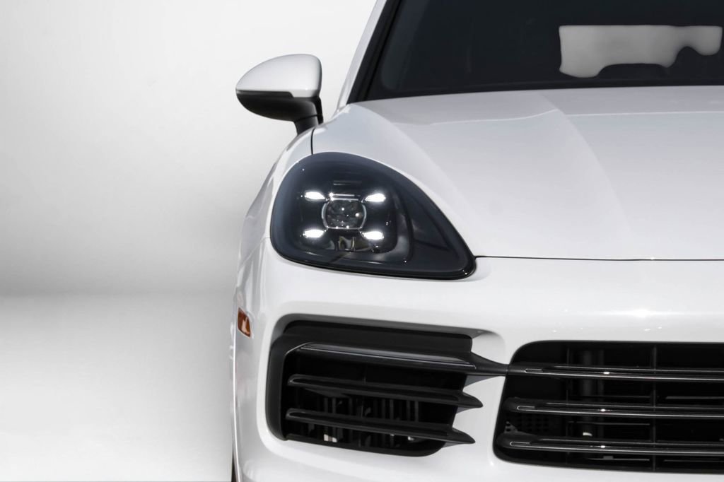 Used 2022 Porsche Cayenne AWD/4WD image 52
