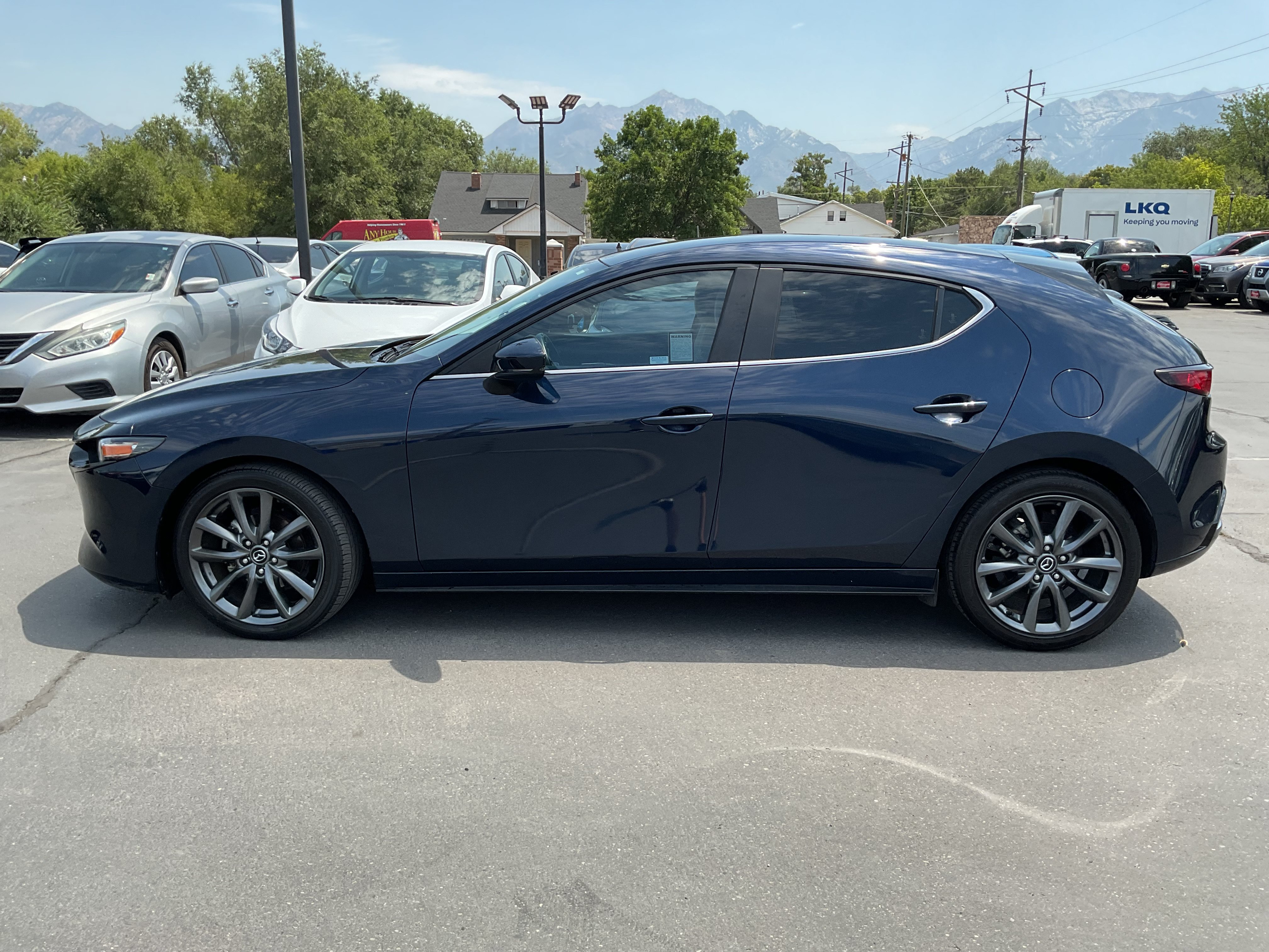 Used 2019 MAZDA MAZDA3 Hatchback FWD image 5