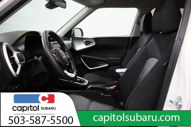Used 2023 Kia Soul LX w/ LX Technology Package FWD image 12