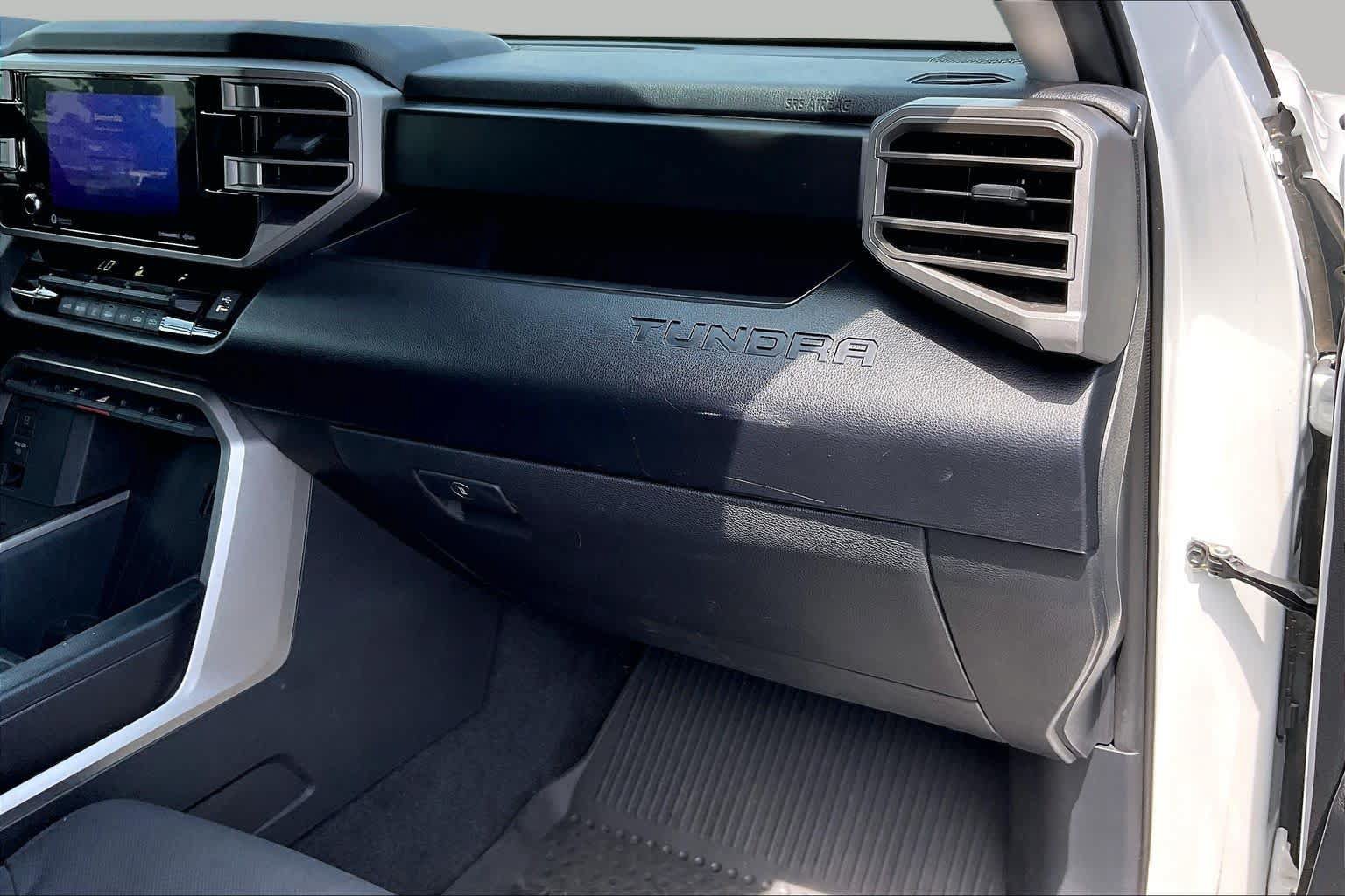 Used 2022 Toyota Tundra SR5 w/ SR5 Convenience Package AWD/4WD image 18