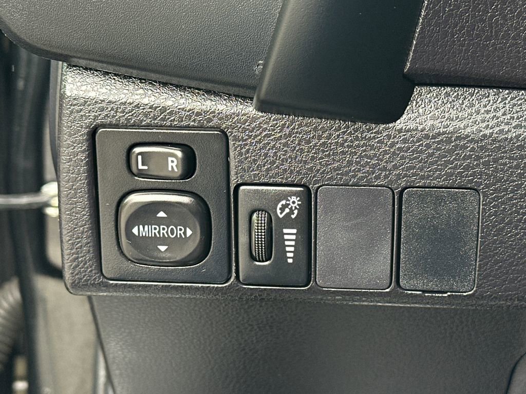 Used 2018 Toyota Corolla LE FWD image 18