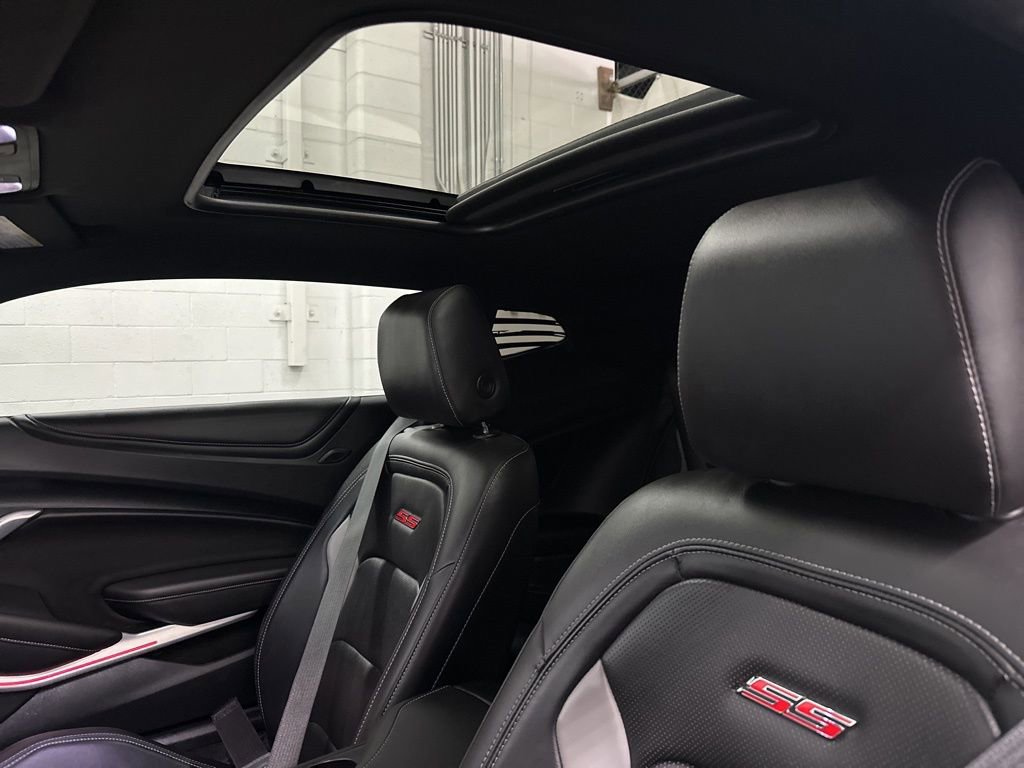 Used 2019 Chevrolet Camaro SS RWD image 34