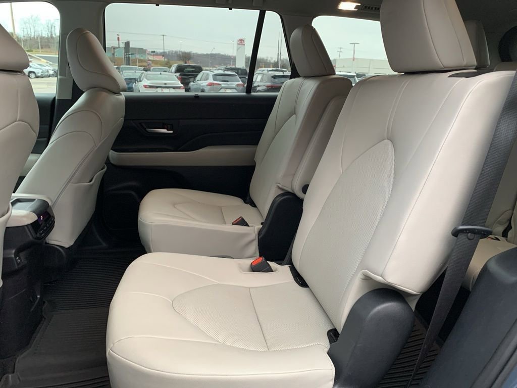 Used 2024 Toyota Grand Highlander XLE image 13