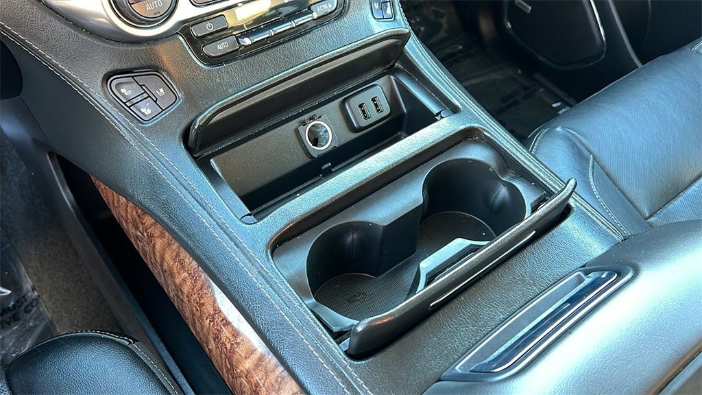 Used 2018 Chevrolet Suburban Premier image 10