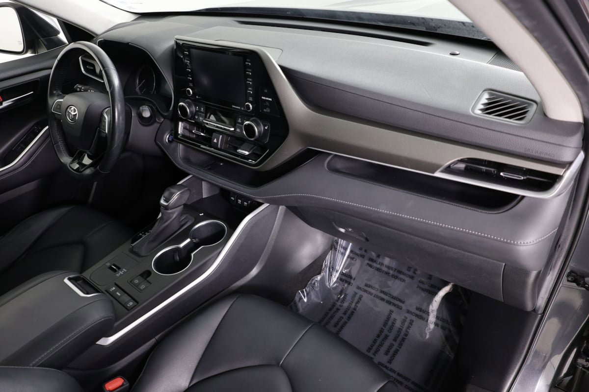 Used 2020 Toyota Highlander XLE FWD image 39