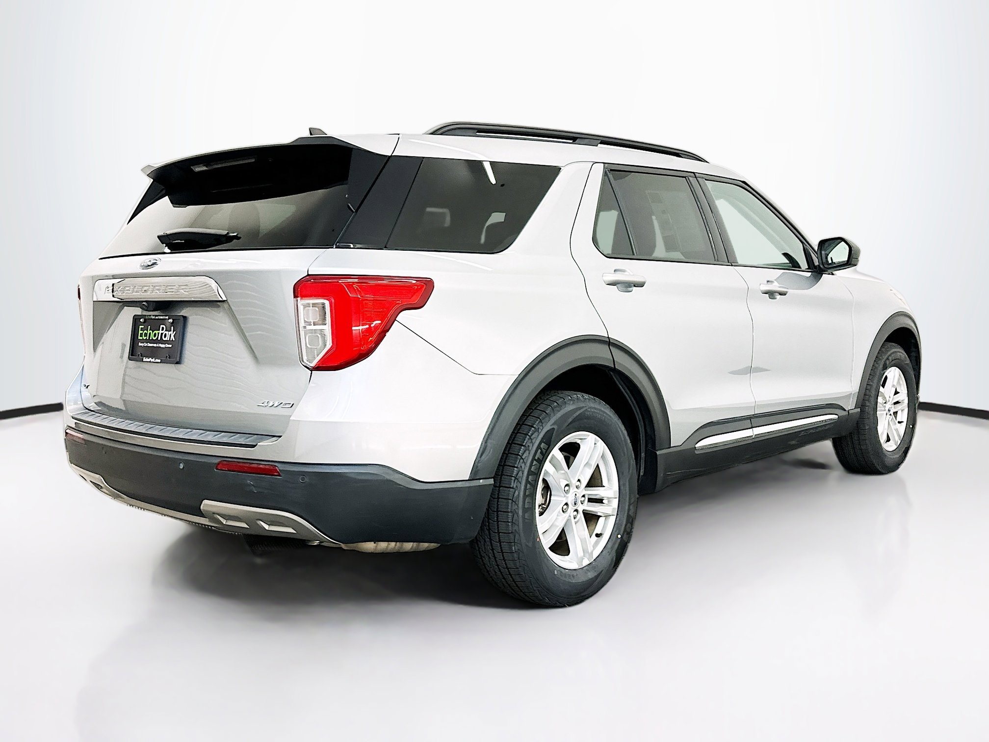 Used 2023 Ford Explorer XLT w/ Equipment Group 202A image 9