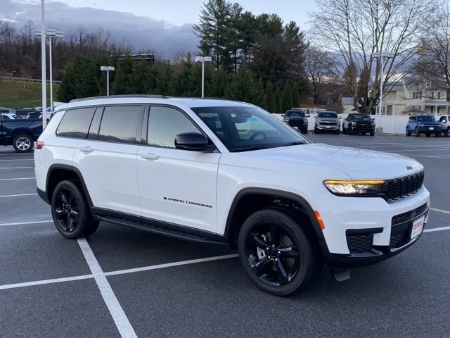 Used 2023 Jeep Grand Cherokee L Altitude image 7