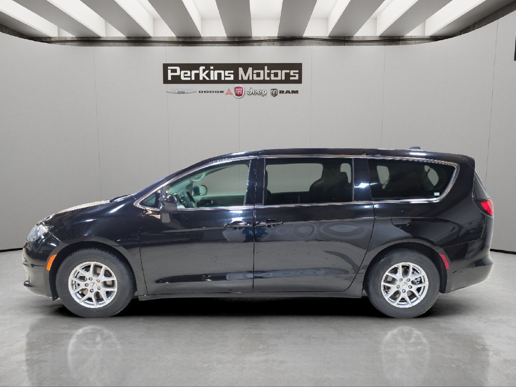 Used 2024 Chrysler Voyager LX FWD image 2