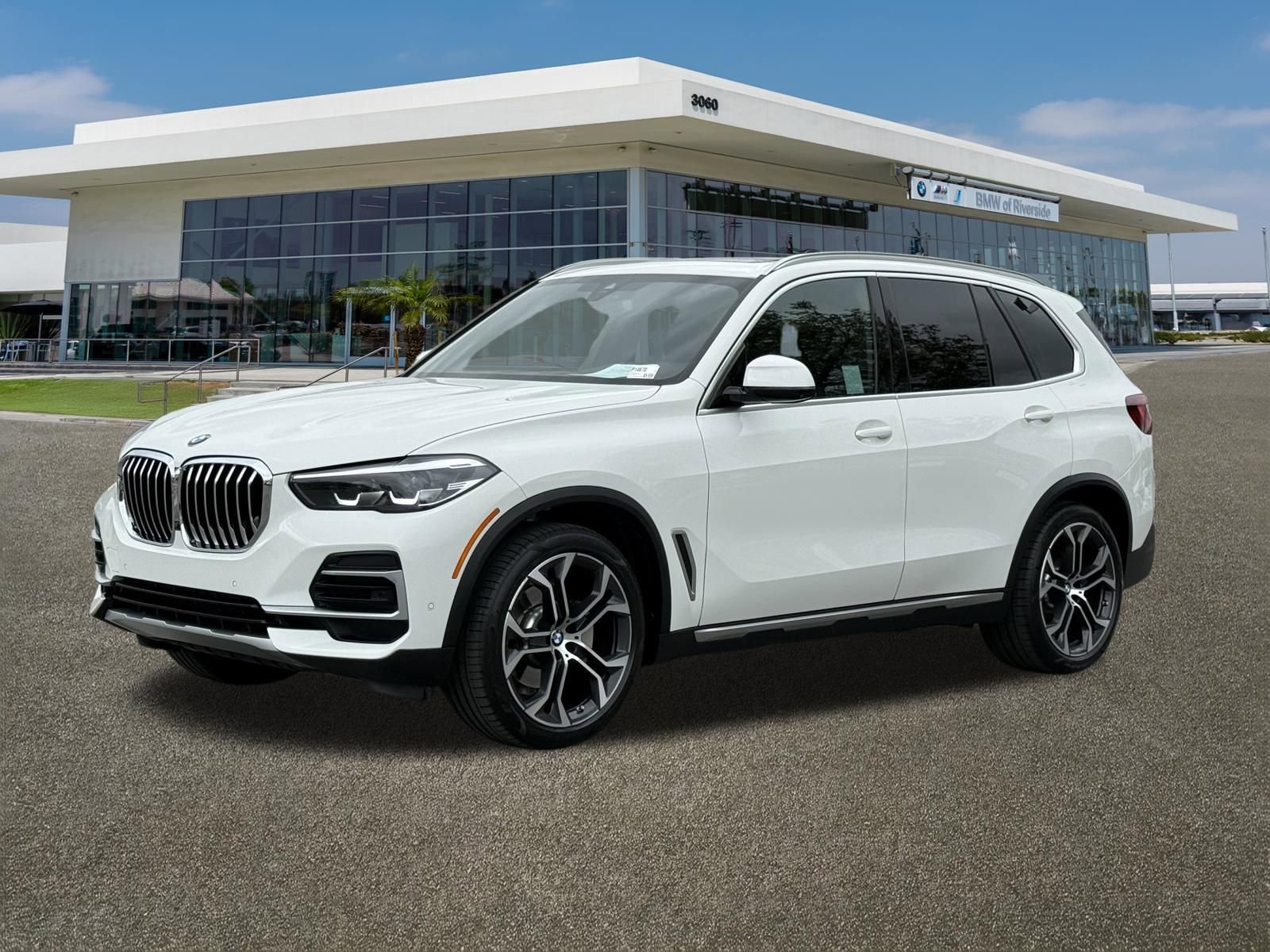 Certified 2023 BMW X5 xDrive40i w/ Parking Assistance Package AWD/4WD image 5