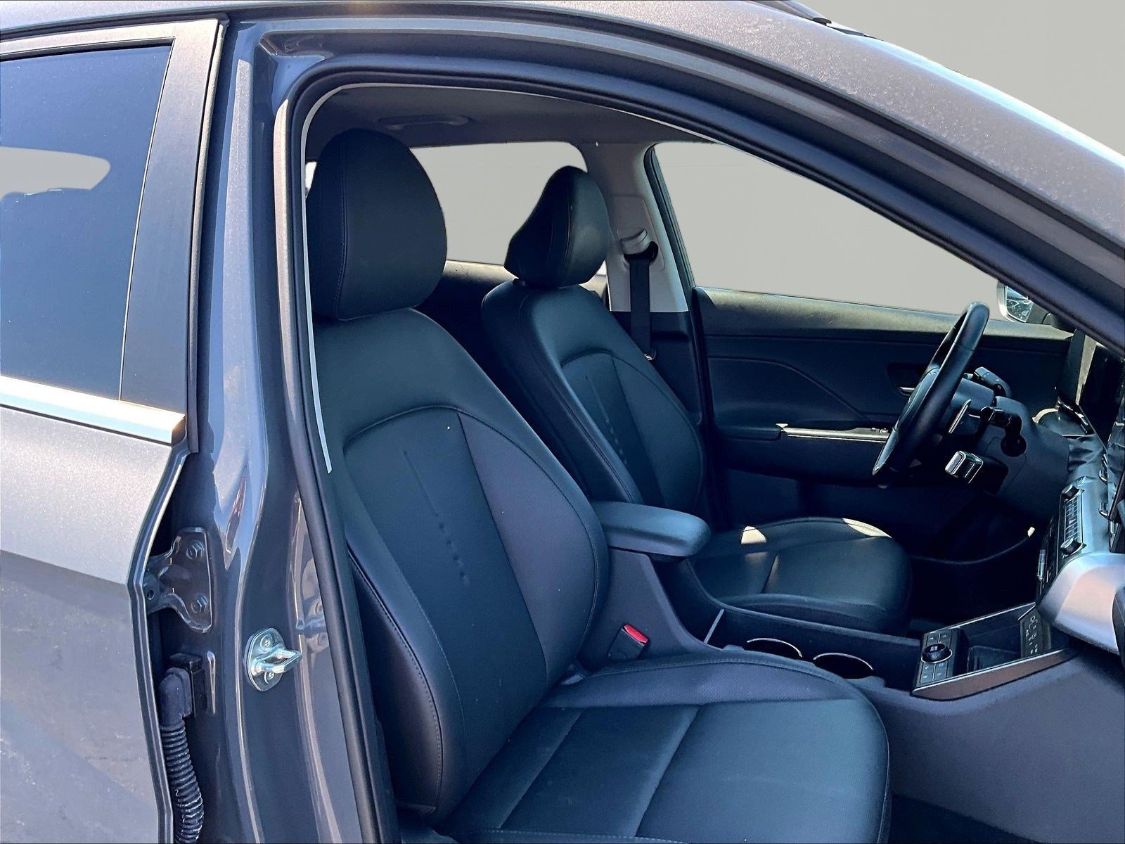 Used 2025 Hyundai Kona Limited FWD image 28