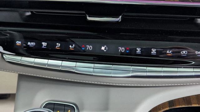 Used 2024 Cadillac Escalade Sport Platinum w/ LPO, ONYX Package AWD/4WD image 9