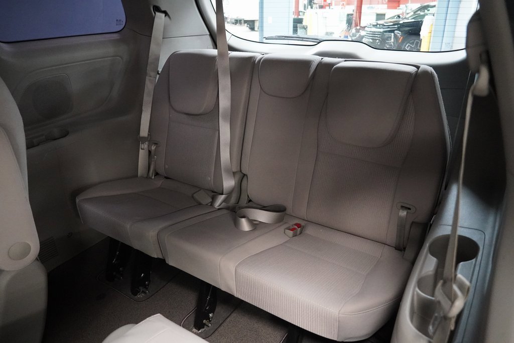 Used 2019 Kia Sedona L image 22