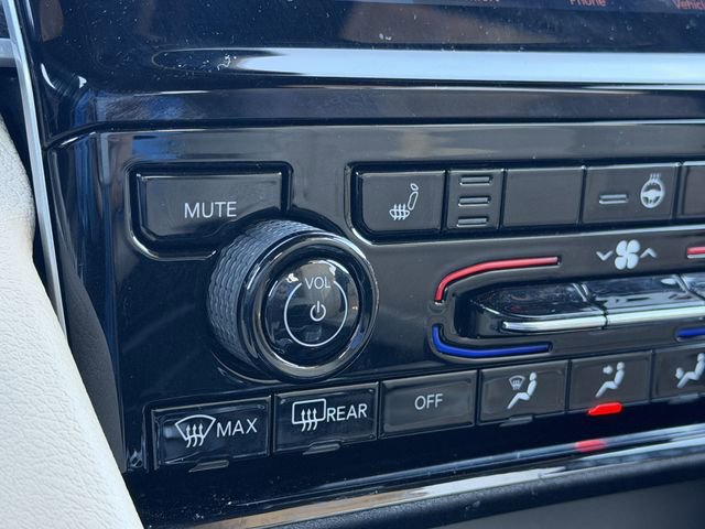 Used 2025 Jeep Grand Cherokee Limited w/ Black Appearance Package image 22