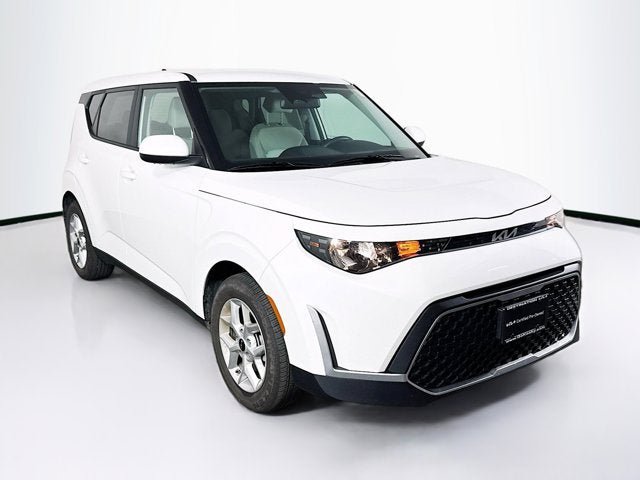 Certified 2023 Kia Soul LX w/ LX Technology Package FWD image 3