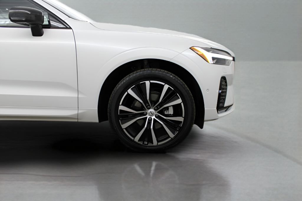 Used 2025 Volvo XC60 B5 Ultra image 19