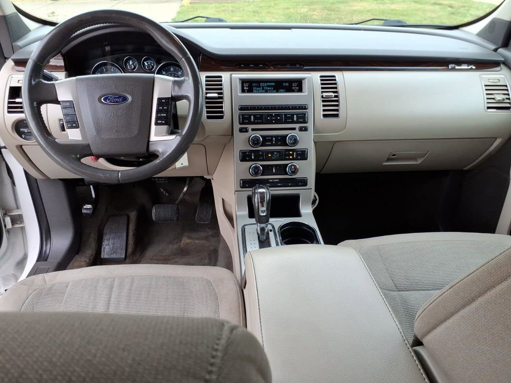 Used 2011 Ford Flex SEL FWD image 12