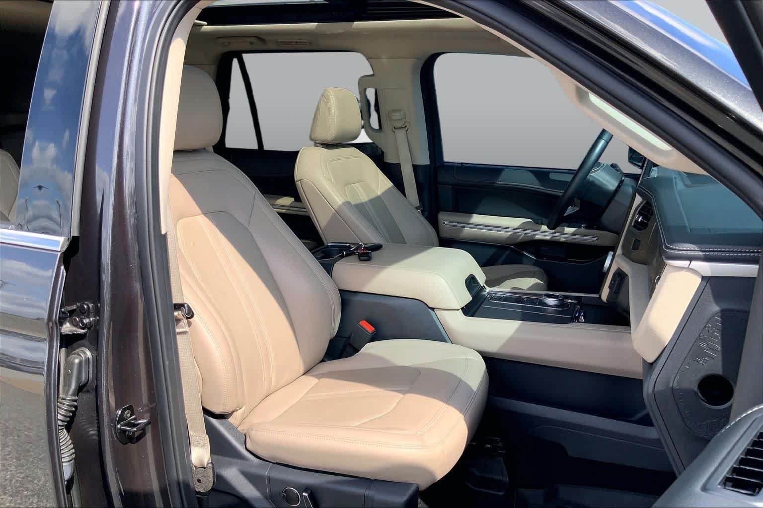 Used 2023 Ford Expedition Limited RWD image 9
