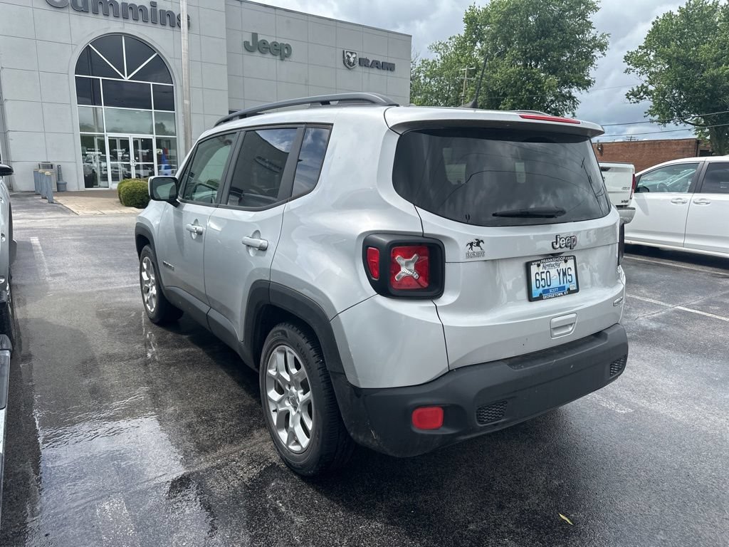 Used 2018 Jeep Renegade Latitude w/ Popular Equipment Group FWD image 4