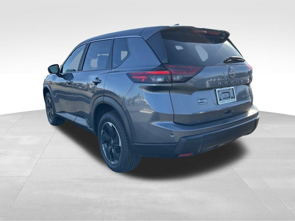Used 2024 Nissan Rogue SV image 3