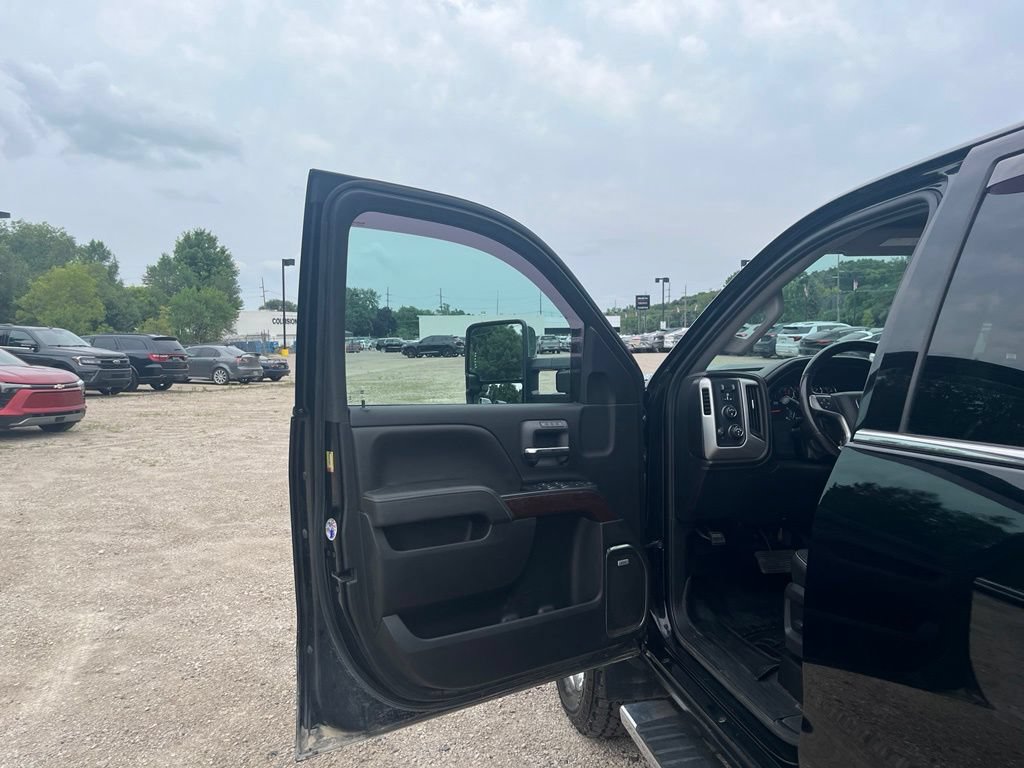 Used 2018 GMC Sierra 2500 SLT w/ Duramax Plus Package AWD/4WD image 16