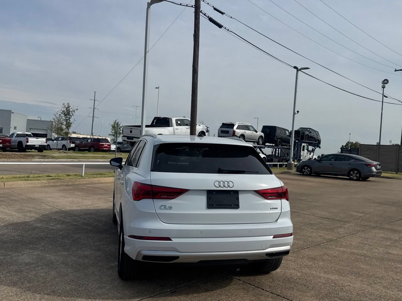 Used 2020 Audi Q3 2.0T Premium w/ Convenience Package AWD/4WD image 16