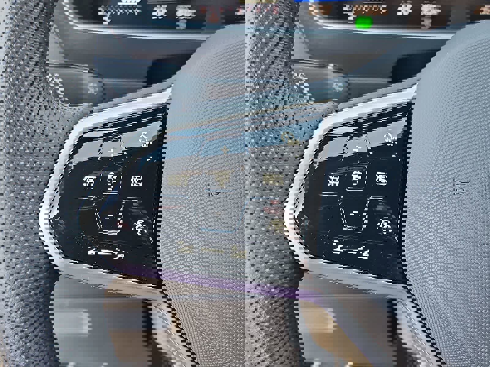 Used 2024 Volkswagen Tiguan SE R-Line image 24